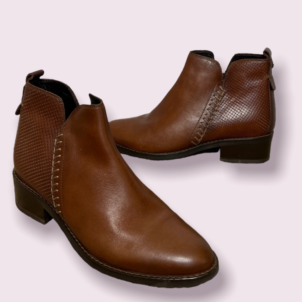 Bosi Seinne Ankle Leather Perf Smooth Whipstitch Booties Size 36